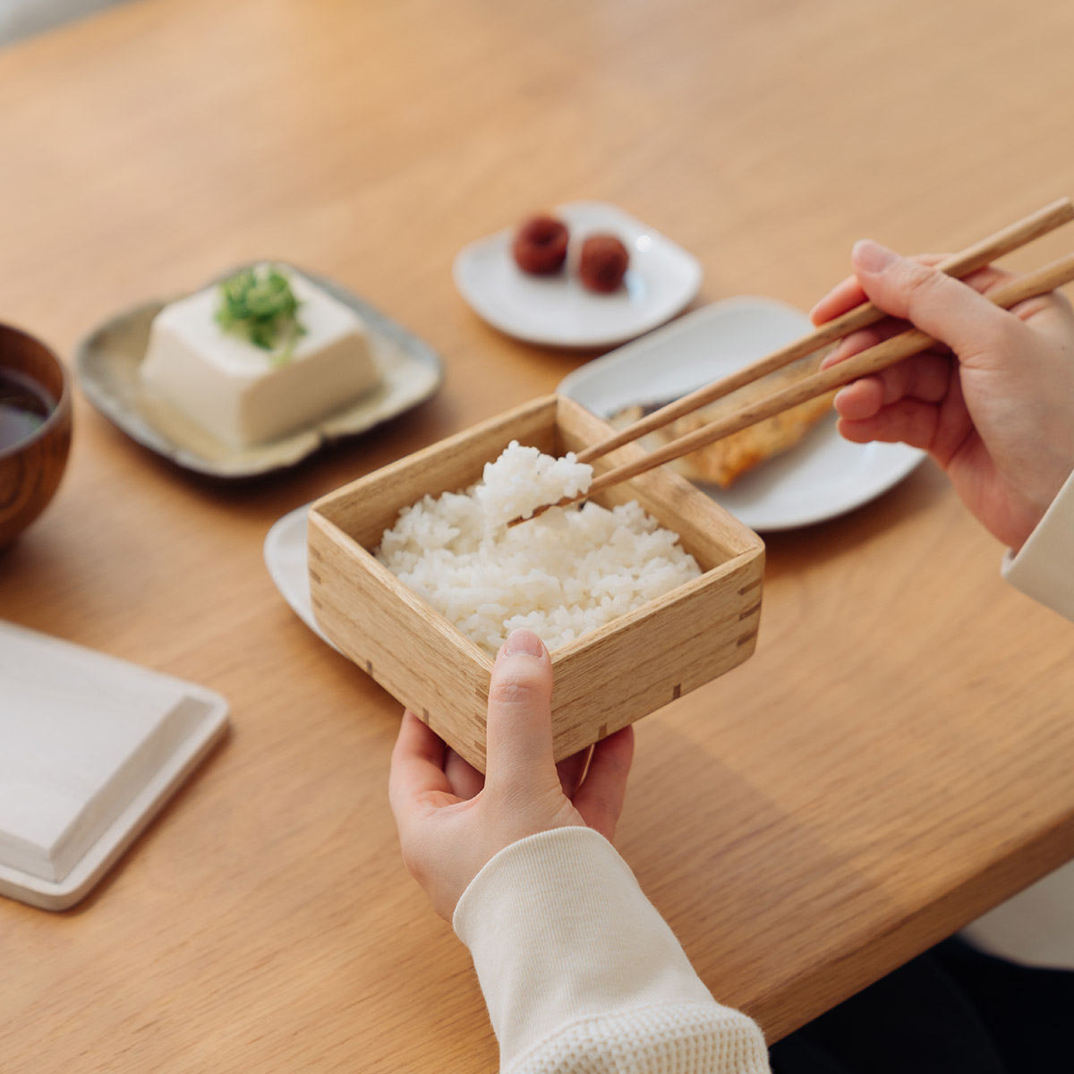 桐製レンジ対応ごはん鉢 中(ベージュ)