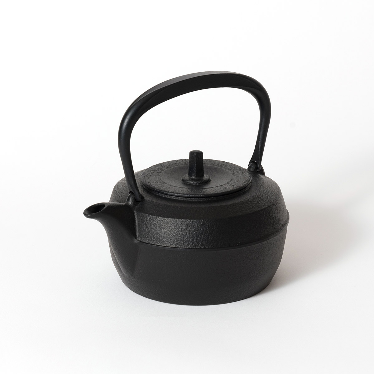 【3BUY20%OFF対象】【岩鋳】南部鉄器 鉄瓶 ケトルバウム黒焼付 1.1L IH対応