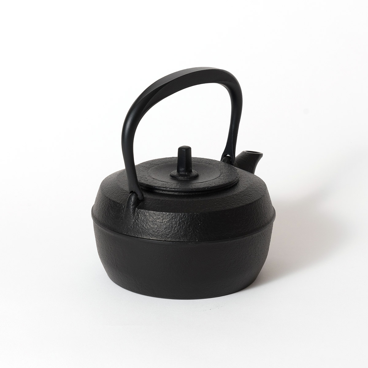 【3BUY20%OFF対象】【岩鋳】南部鉄器 鉄瓶 ケトルバウム黒焼付 1.1L IH対応