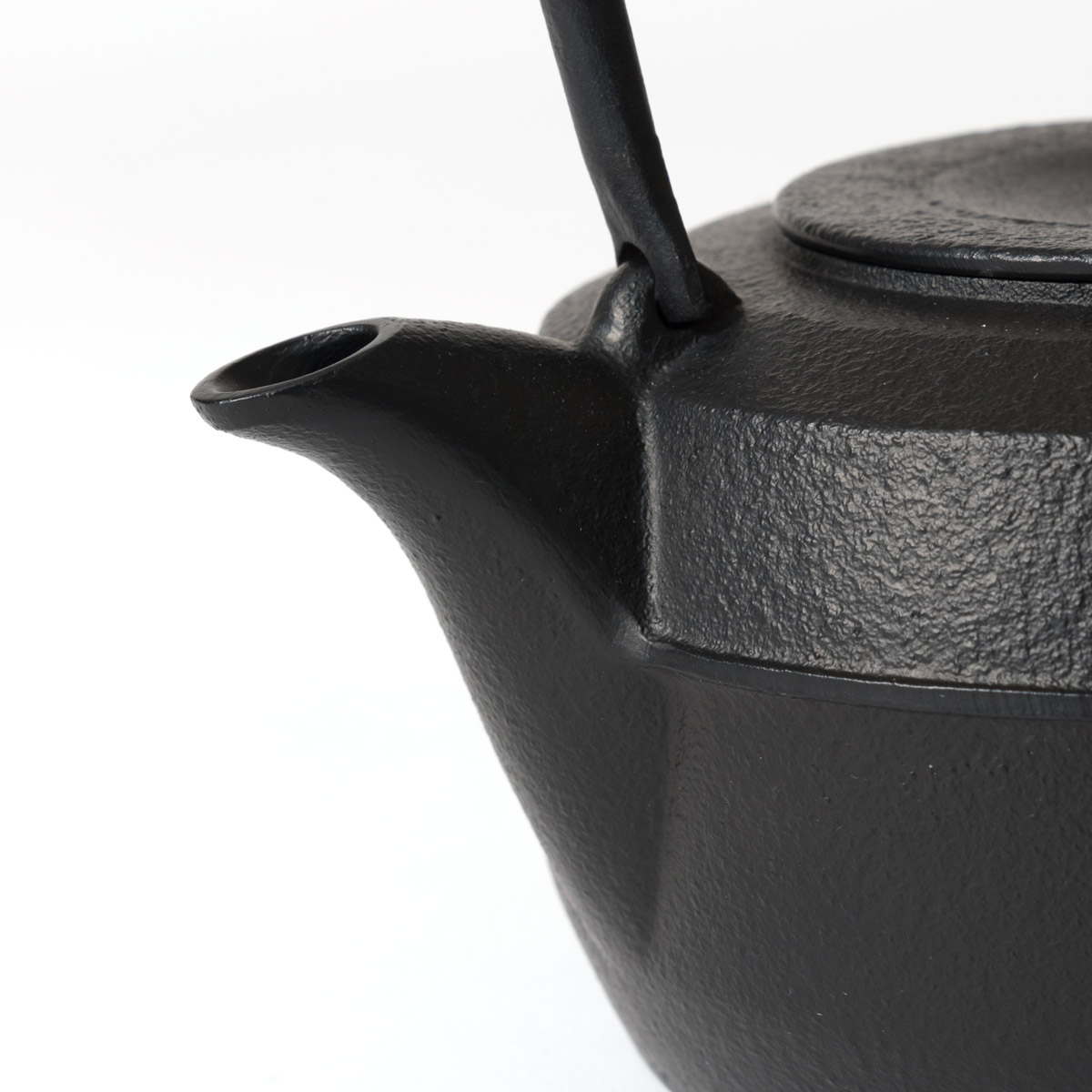 【3BUY20%OFF対象】【岩鋳】南部鉄器 鉄瓶 ケトルバウム黒焼付 1.1L IH対応