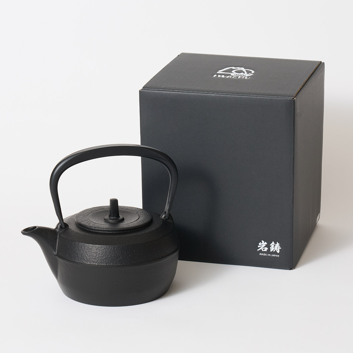 【3BUY20%OFF対象】【岩鋳】南部鉄器 鉄瓶 ケトルバウム黒焼付 1.1L IH対応
