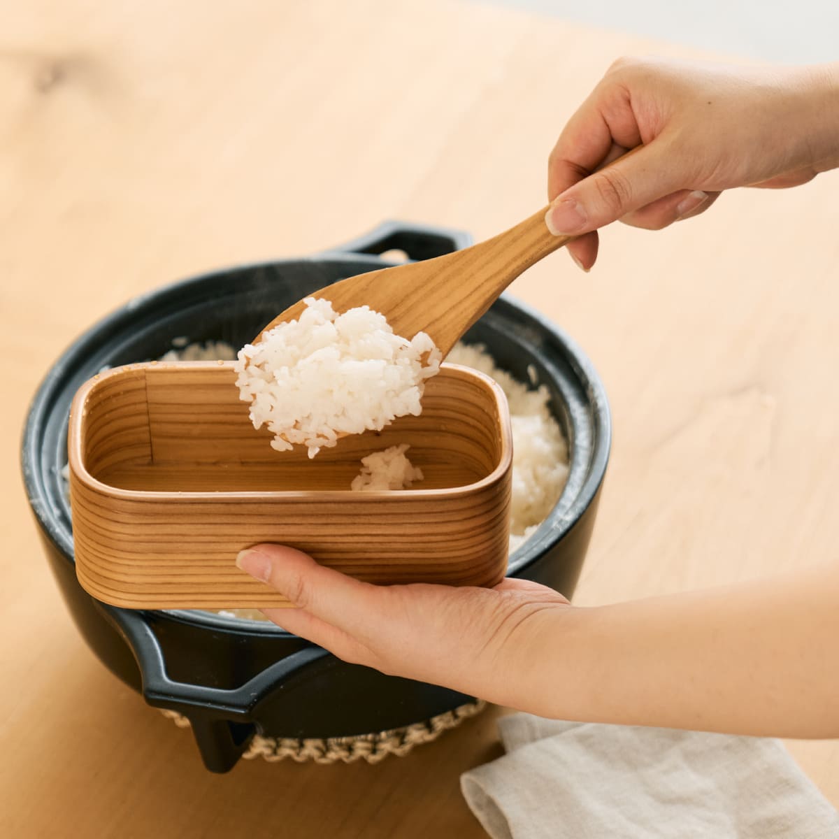 木曽の桜の直置きしても机に付かないしゃもじ