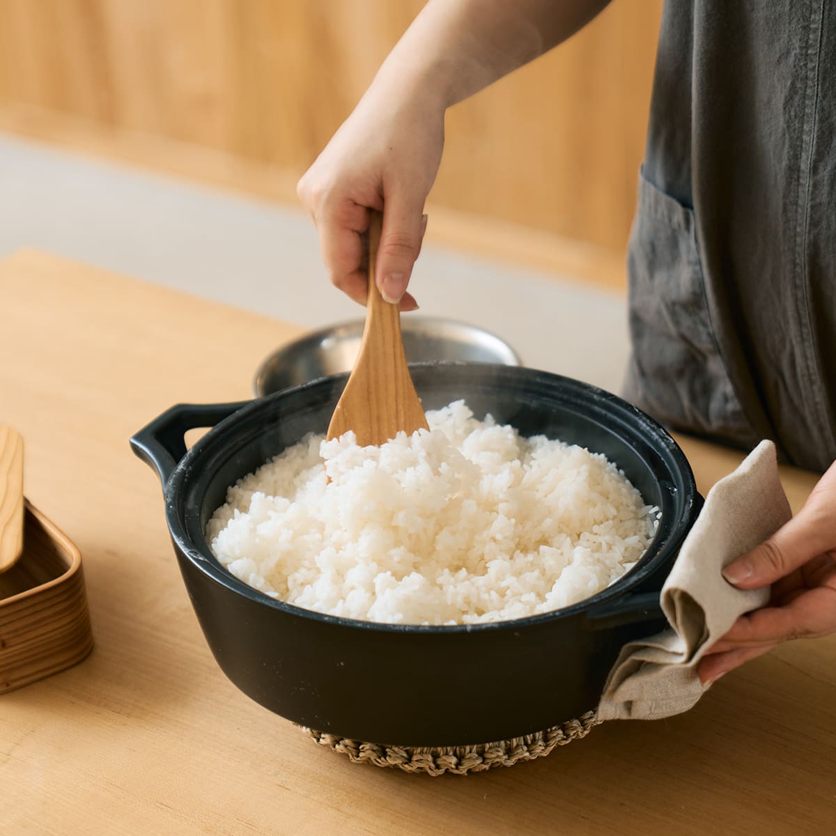 木曽の桜の直置きしても机に付かないしゃもじ