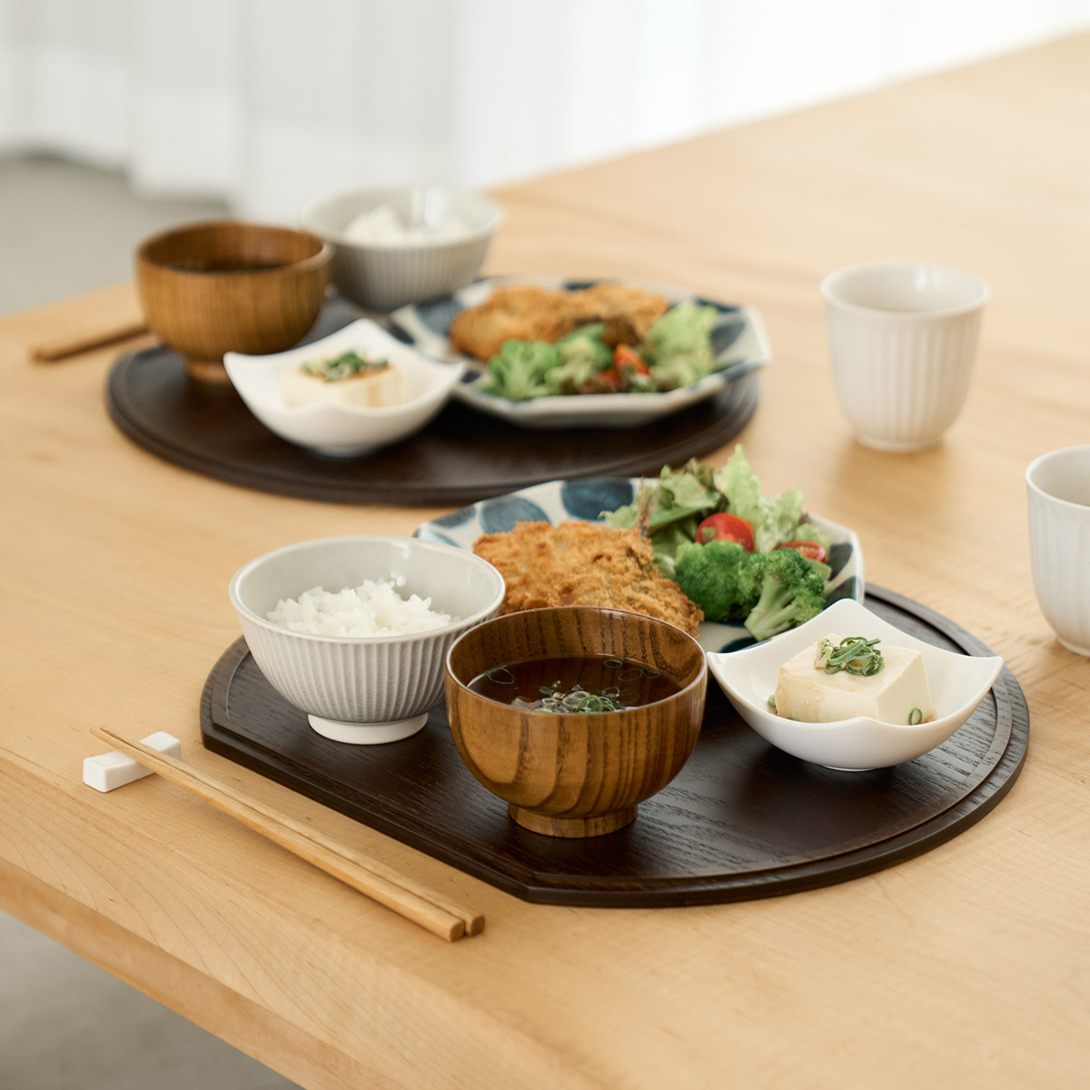 スタッキングできるノンスリップ半月盆 2枚セット