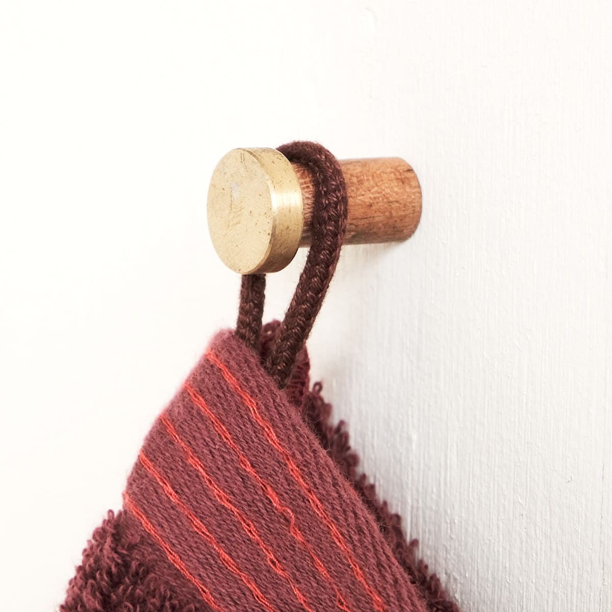 穴が目立ちにくい 木とBRASSのピンフック