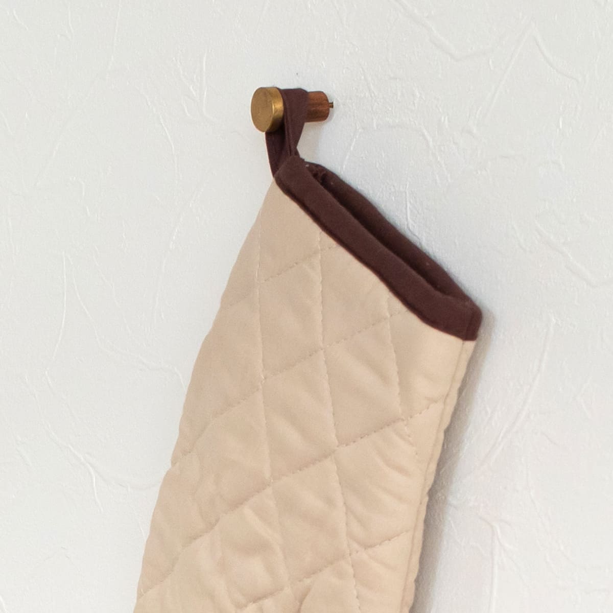 穴が目立ちにくい 木とBRASSのピンフック