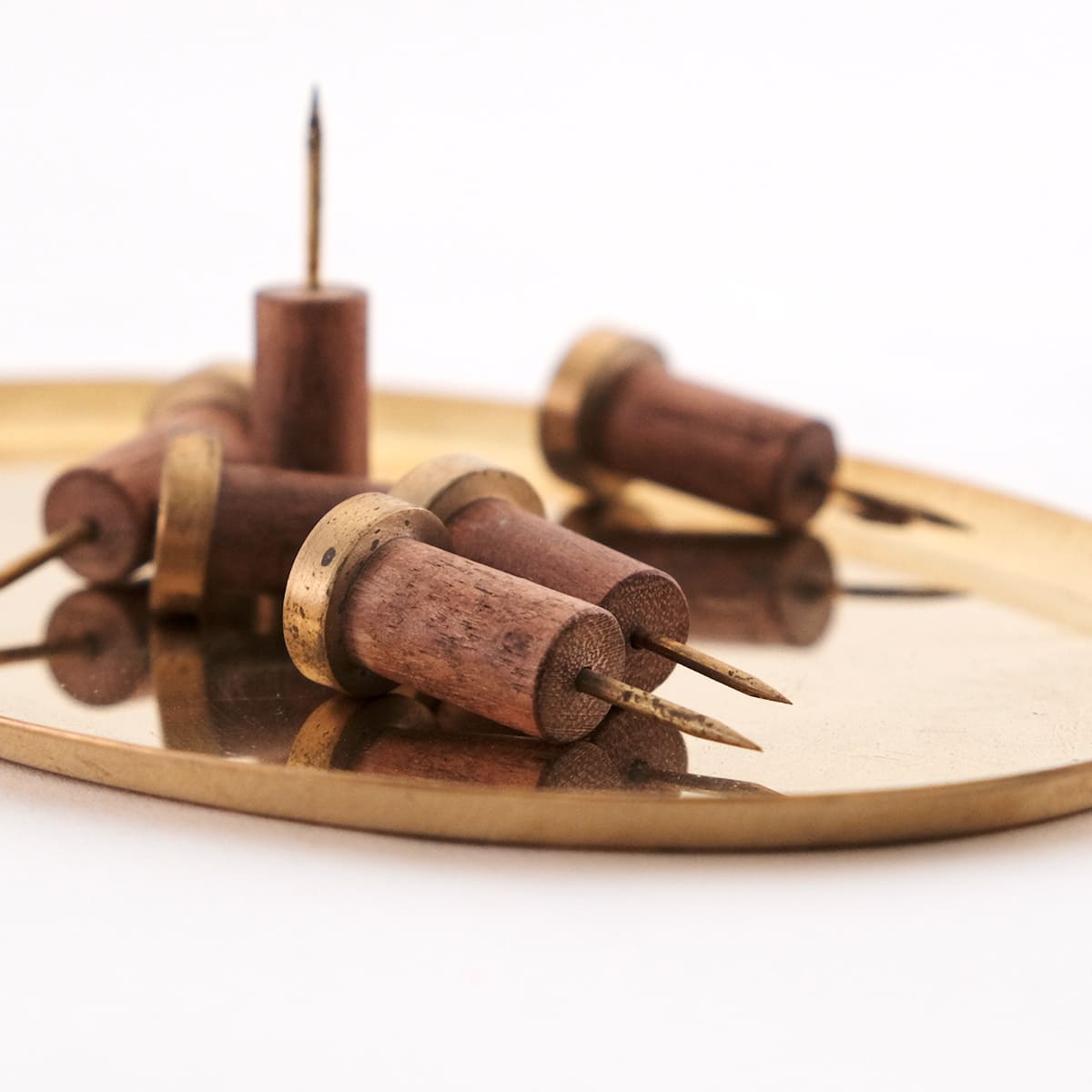 穴が目立ちにくい 木とBRASSのピンフック