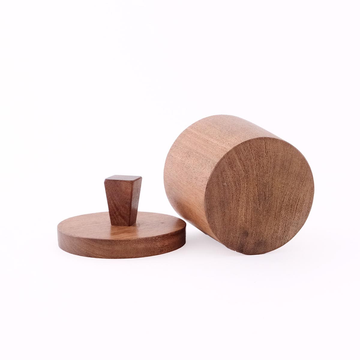 ミラー付きの木の小物入れ