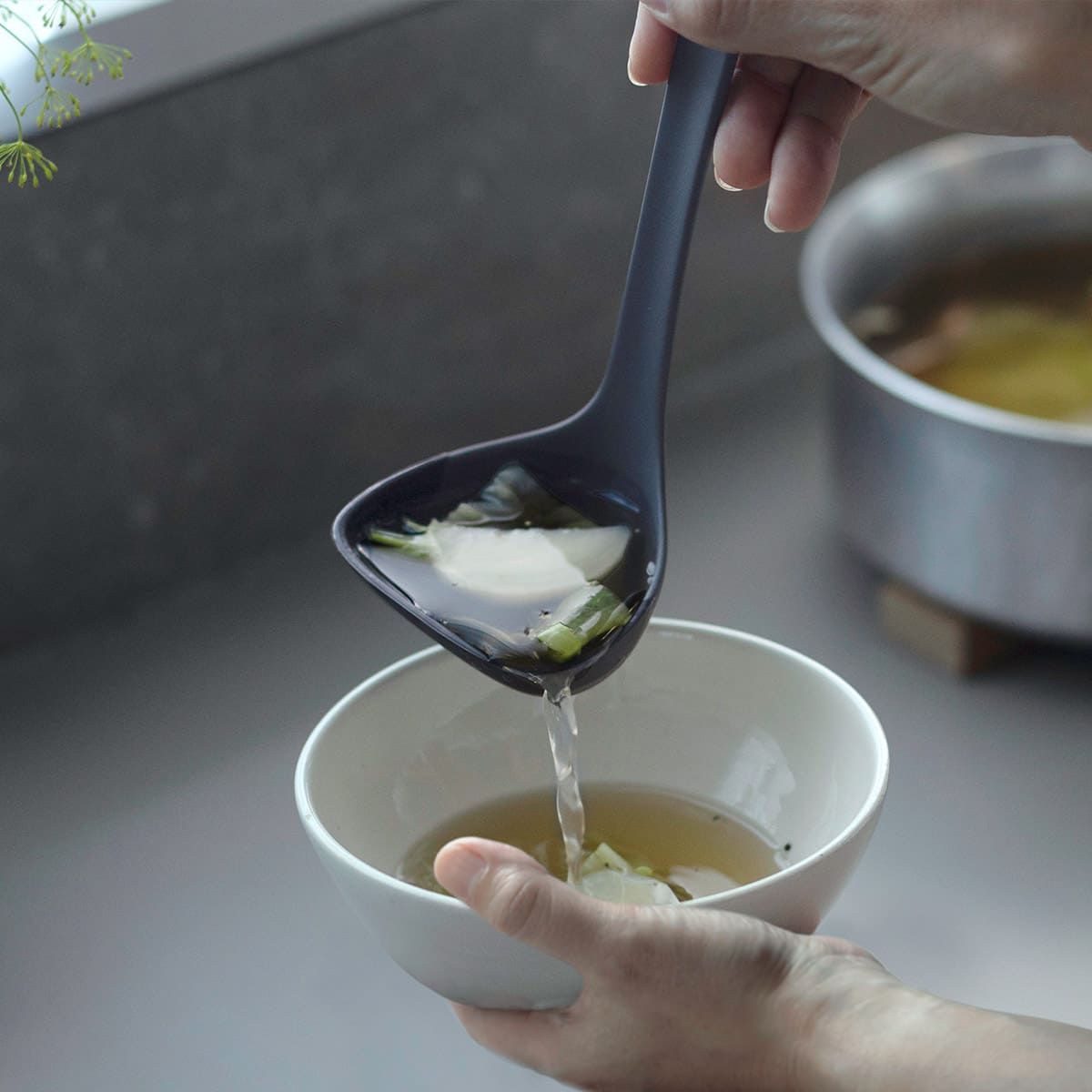 【marna】すくいやすいお玉S(ダークグレー)