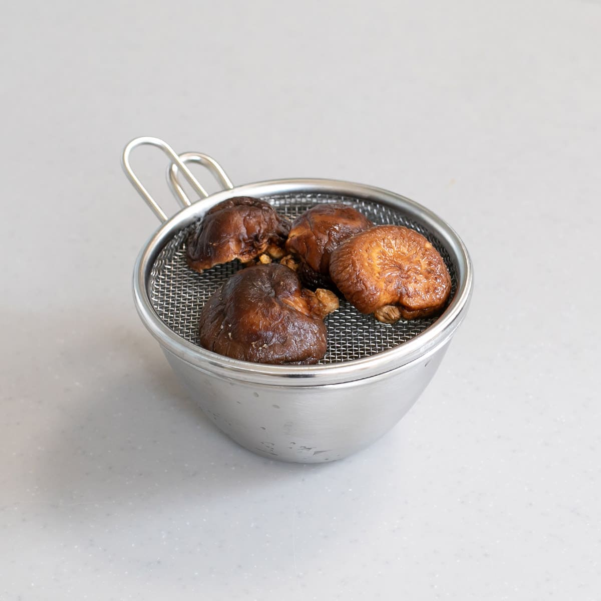 【and】ステンレス手付きストレーナー13cm