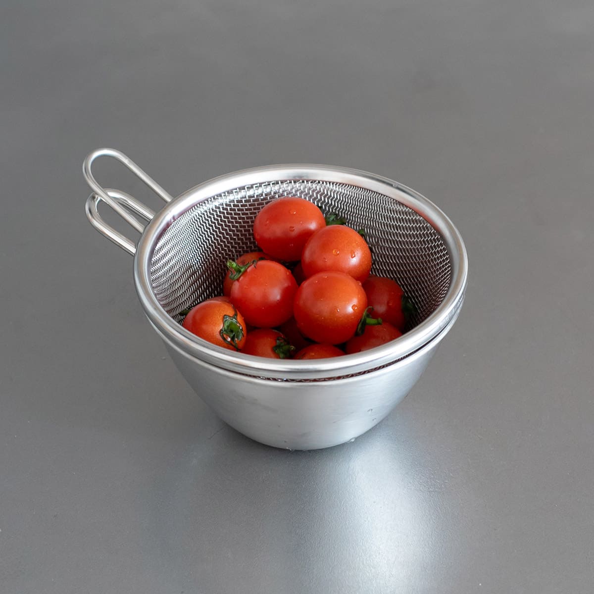 【and】ステンレス手付きストレーナー13cm