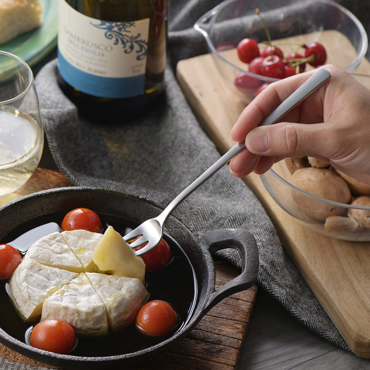 【and】ステンレス柄の長いフォーク