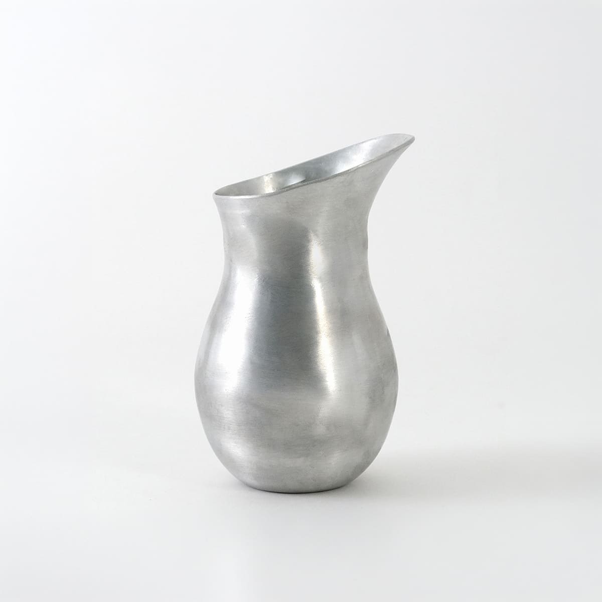 アルミの水差し L