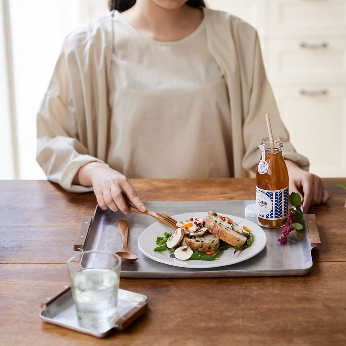 木の持ち手のアルミトレー ミニ