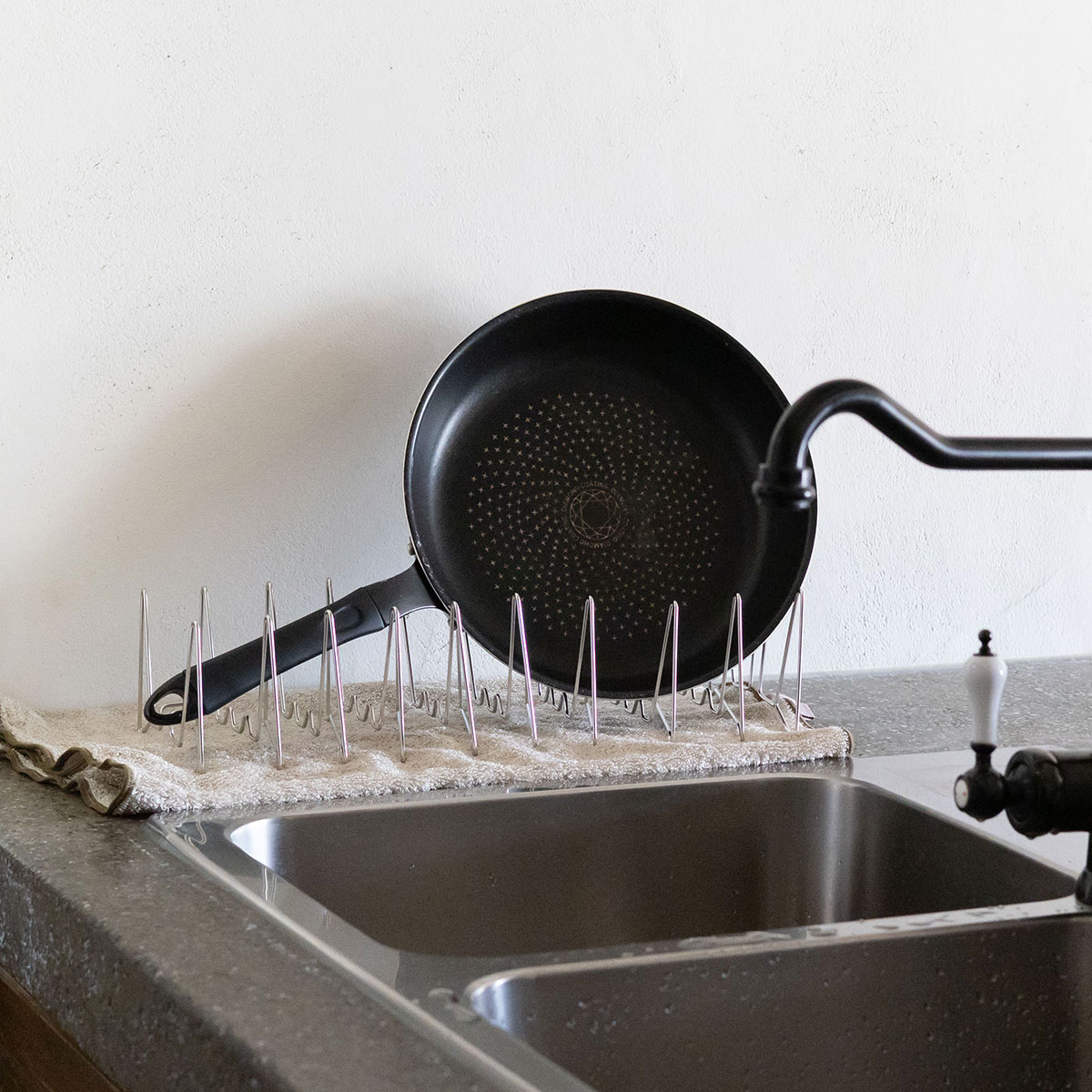 コンパクトになる水切りラック