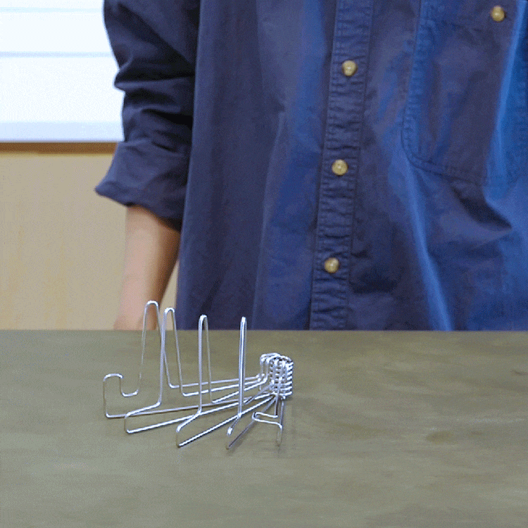 コンパクトになるボトルスタンド