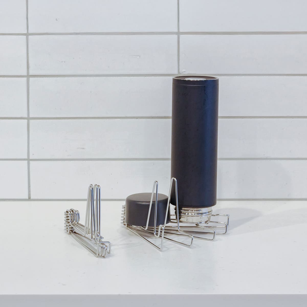 コンパクトになるボトルスタンド