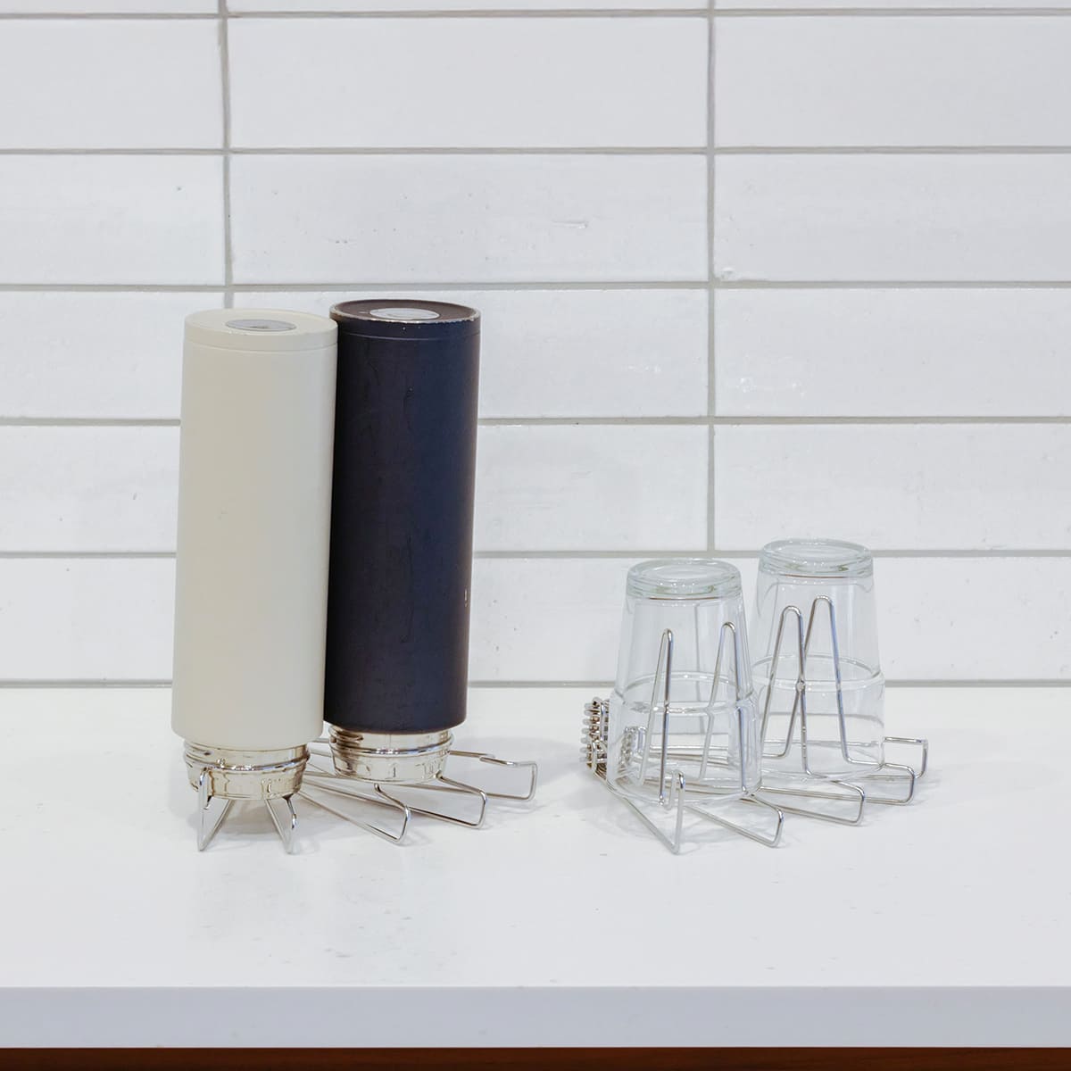 コンパクトになるボトルスタンド