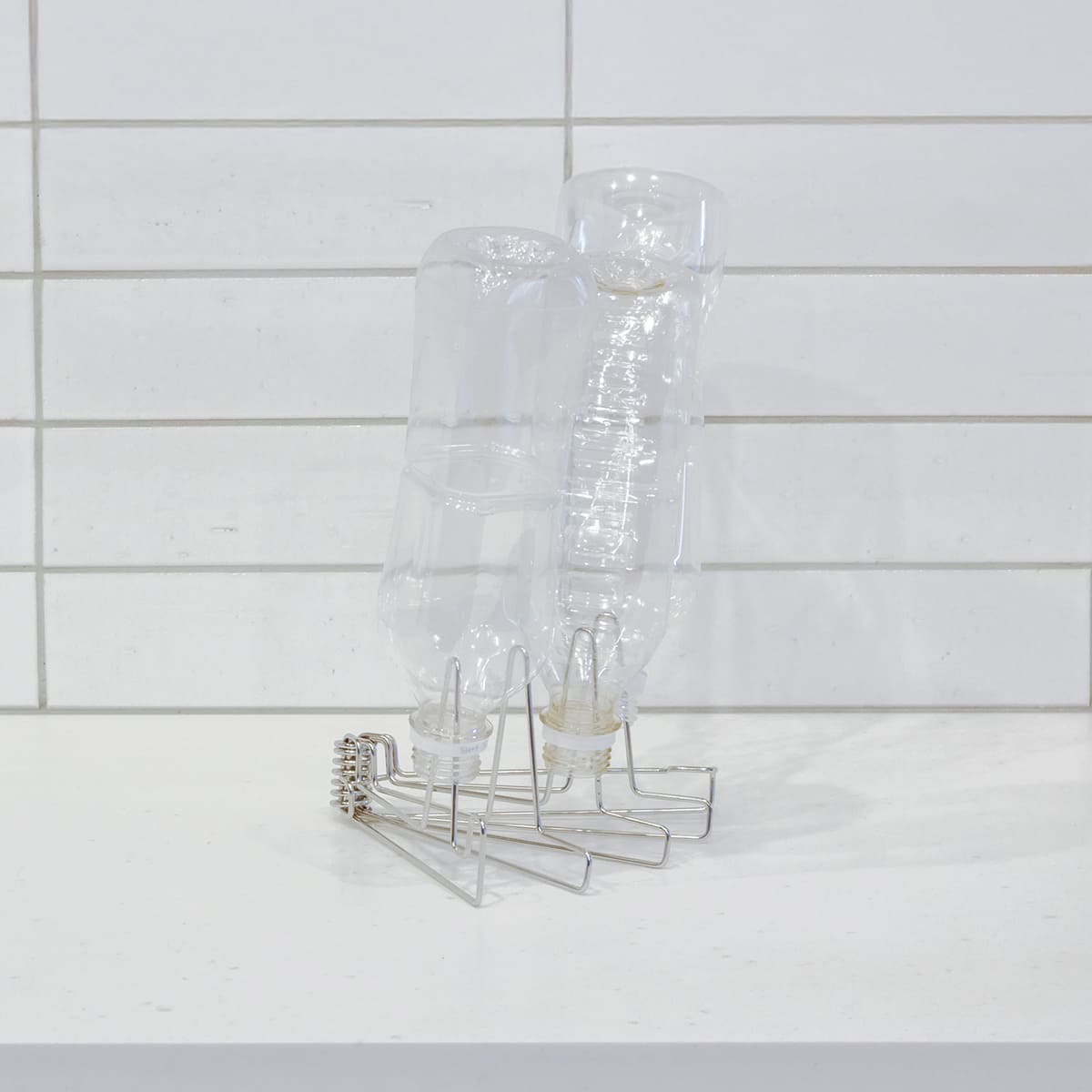 コンパクトになるボトルスタンド