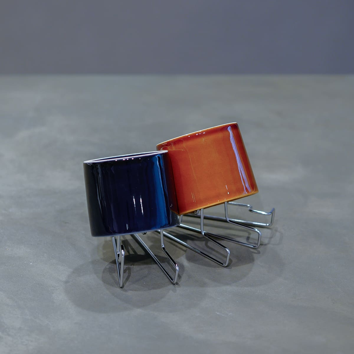 コンパクトになるボトルスタンド