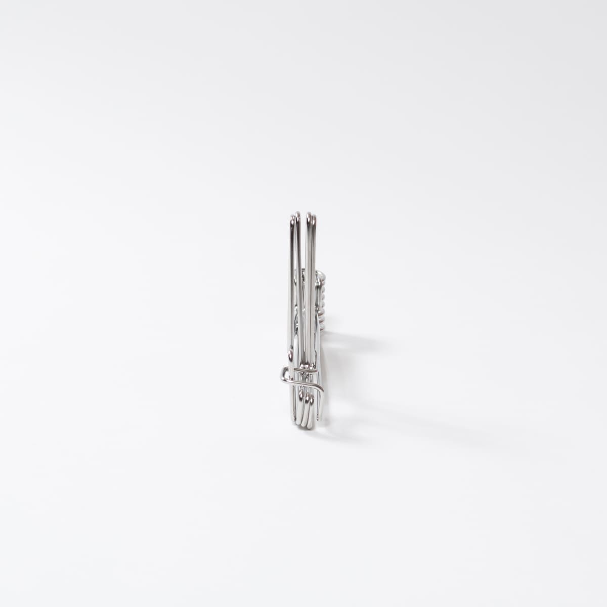 コンパクトになるボトルスタンド