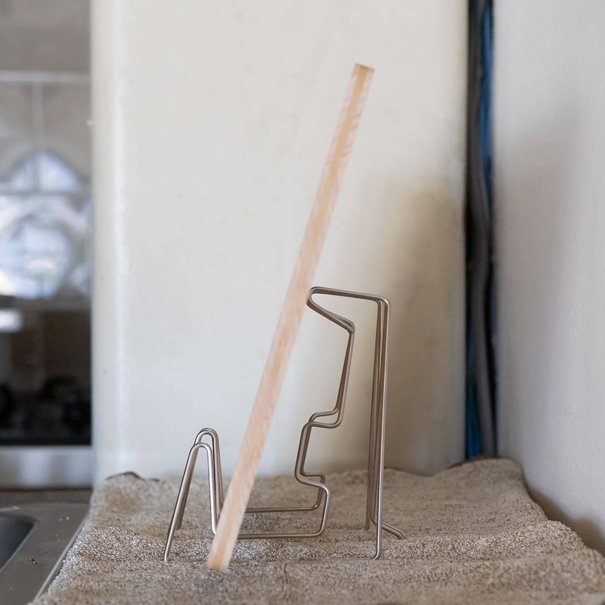 コンパクトになるまな板スタンド