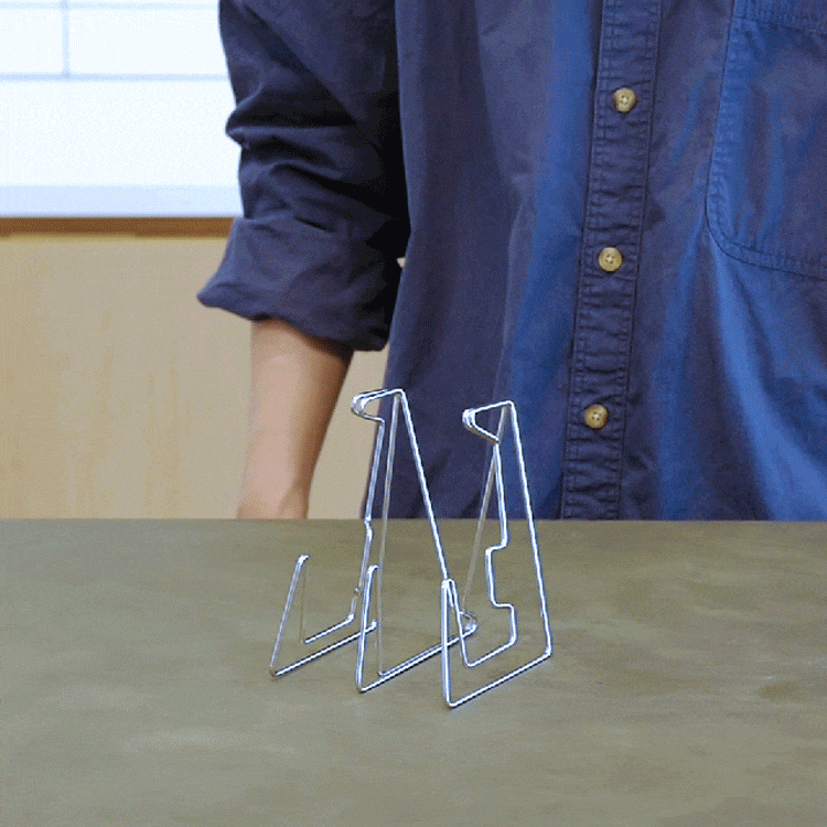 コンパクトになるまな板スタンド