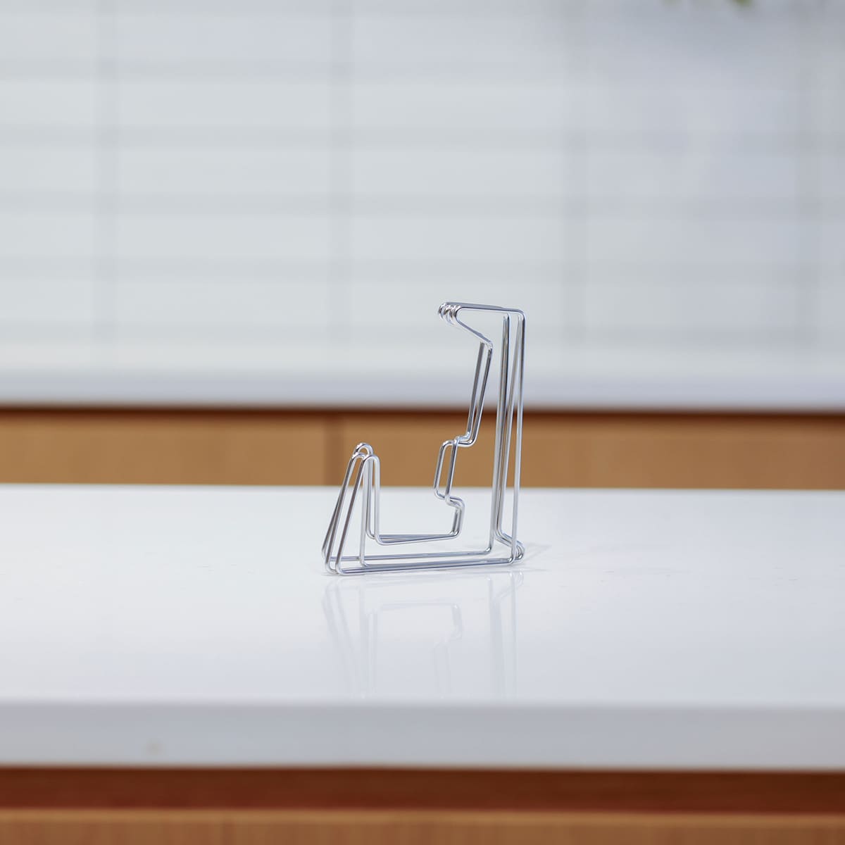 コンパクトになるまな板スタンド