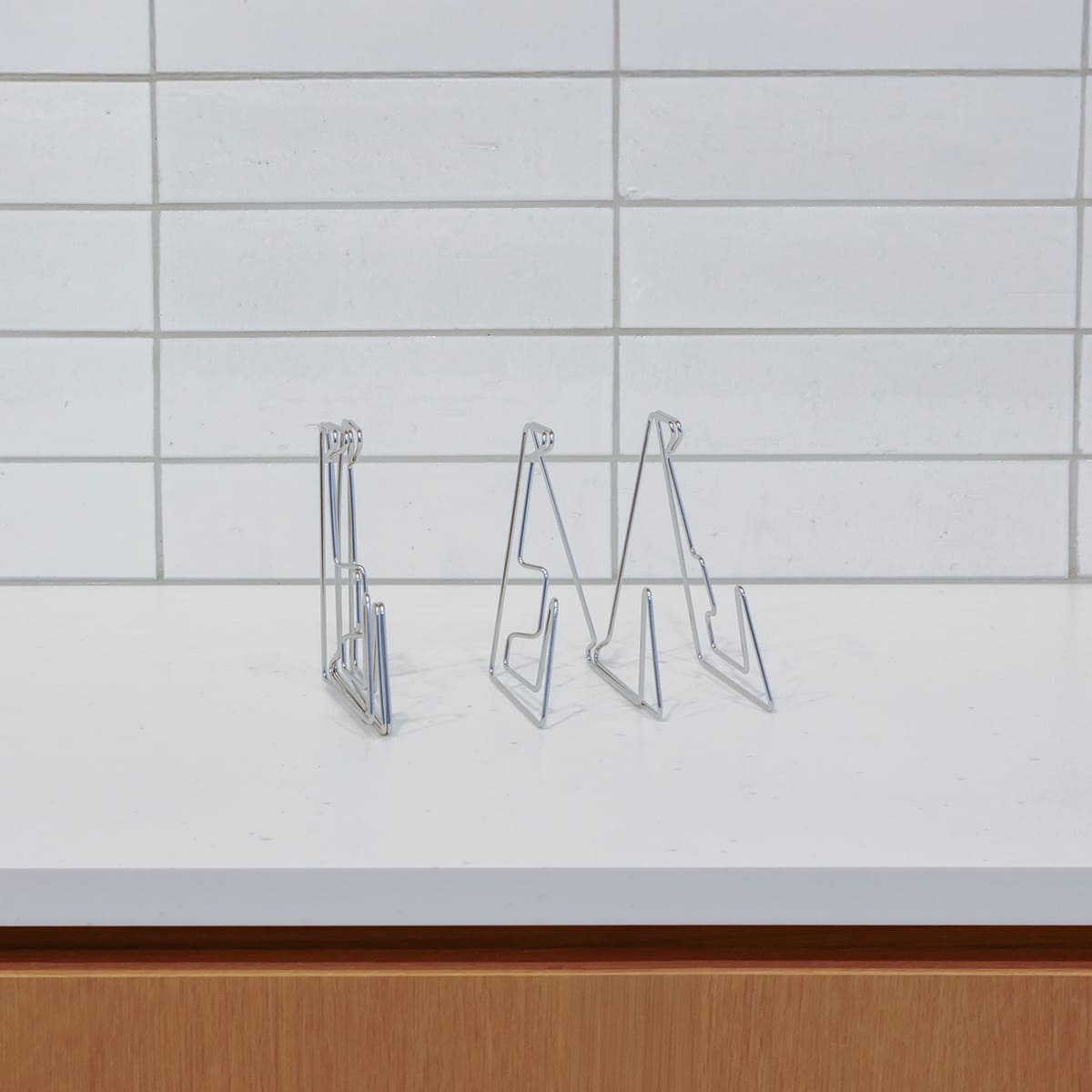 コンパクトになるまな板スタンド