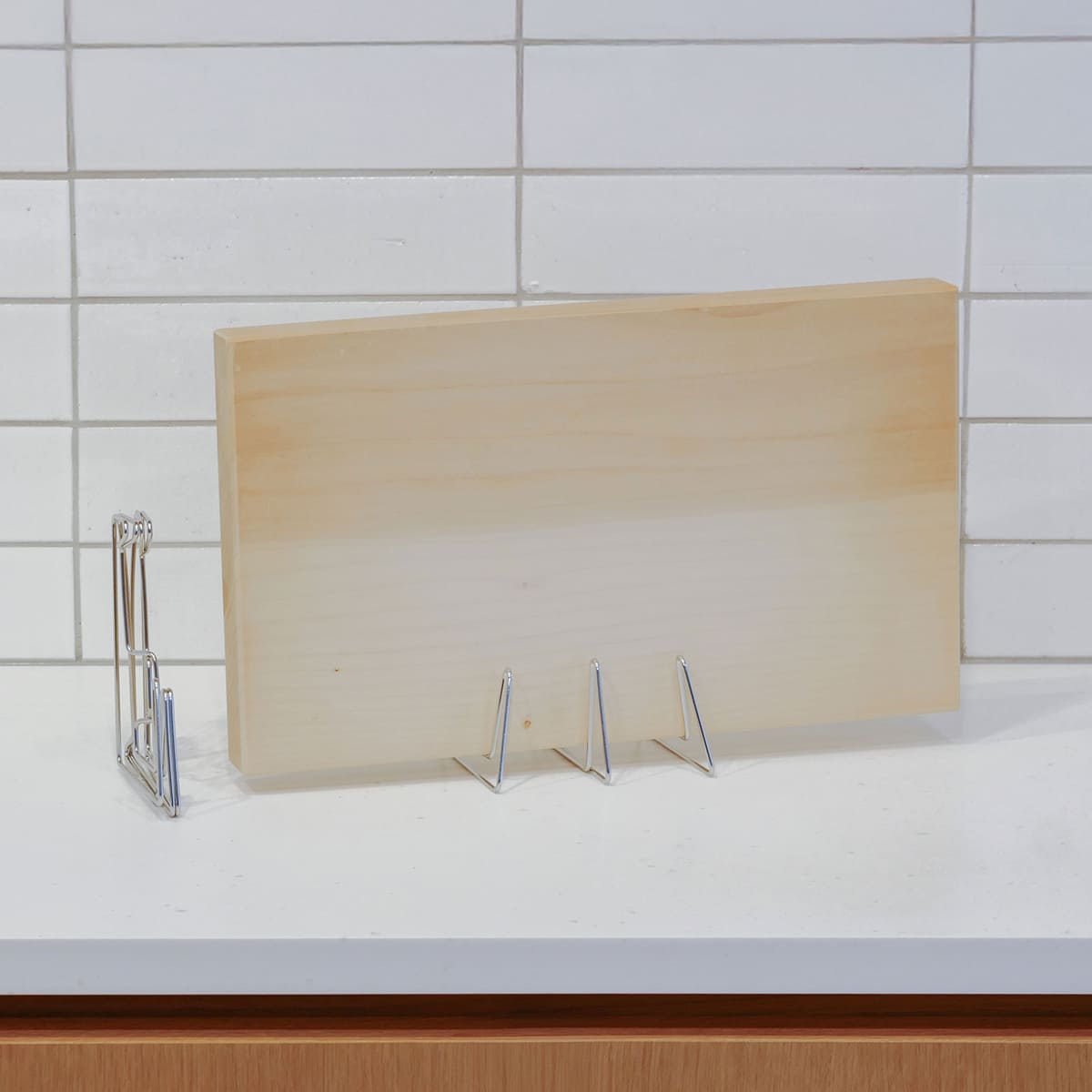 コンパクトになるまな板スタンド