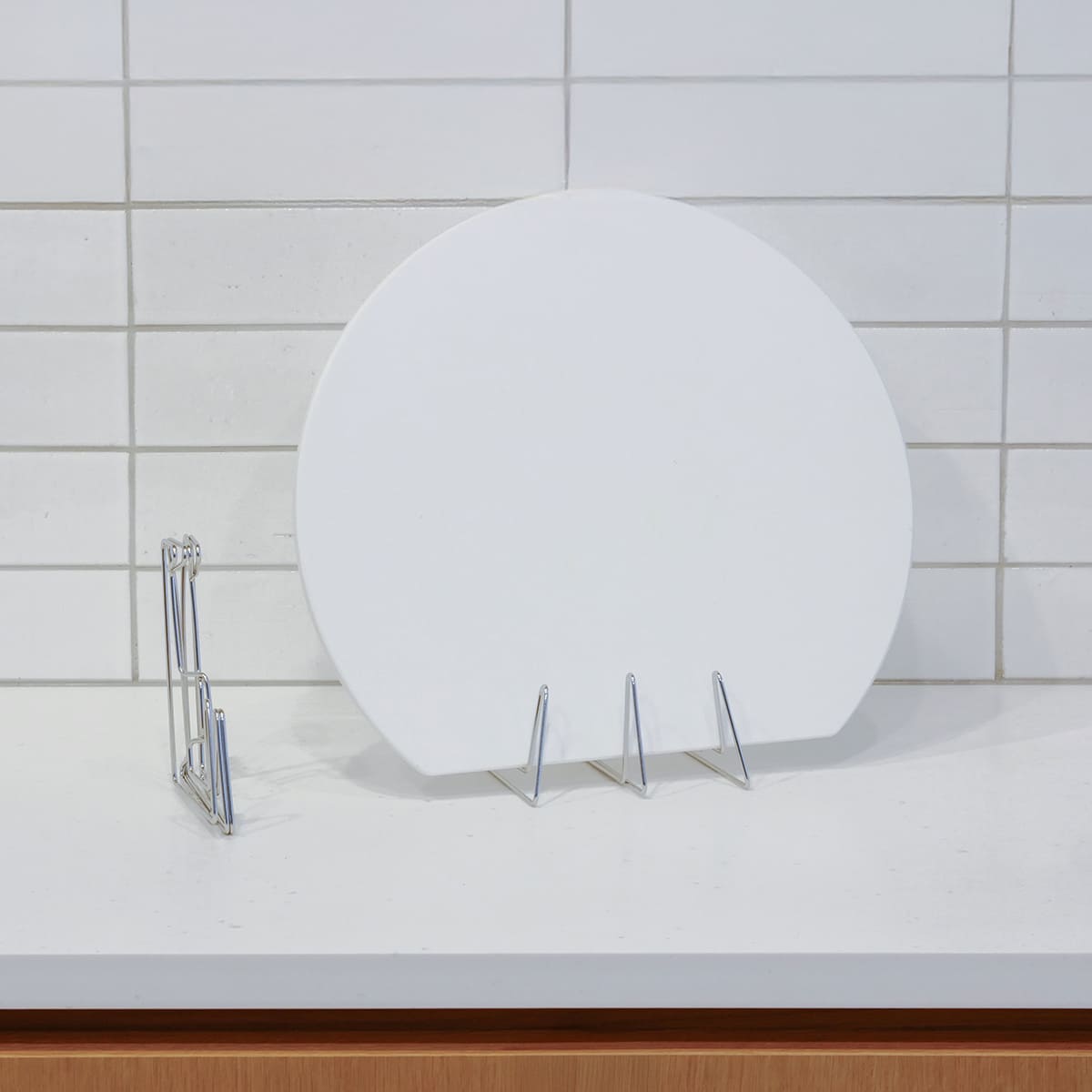 コンパクトになるまな板スタンド