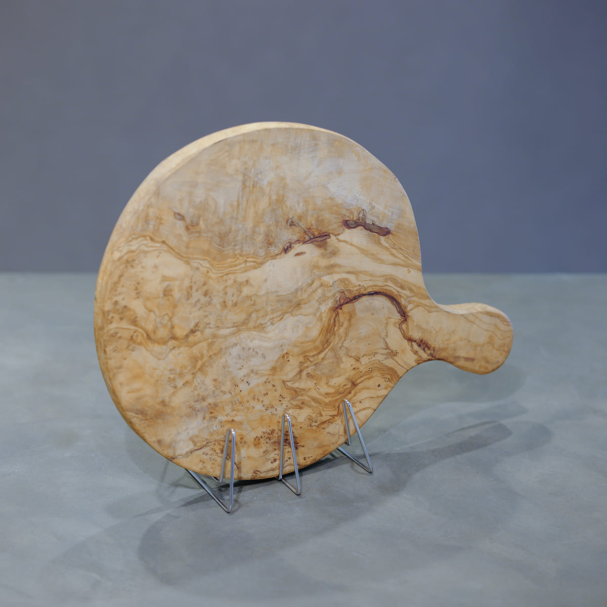 コンパクトになるまな板スタンド