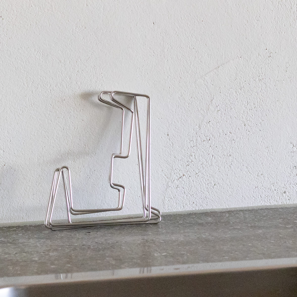 コンパクトになるまな板スタンド