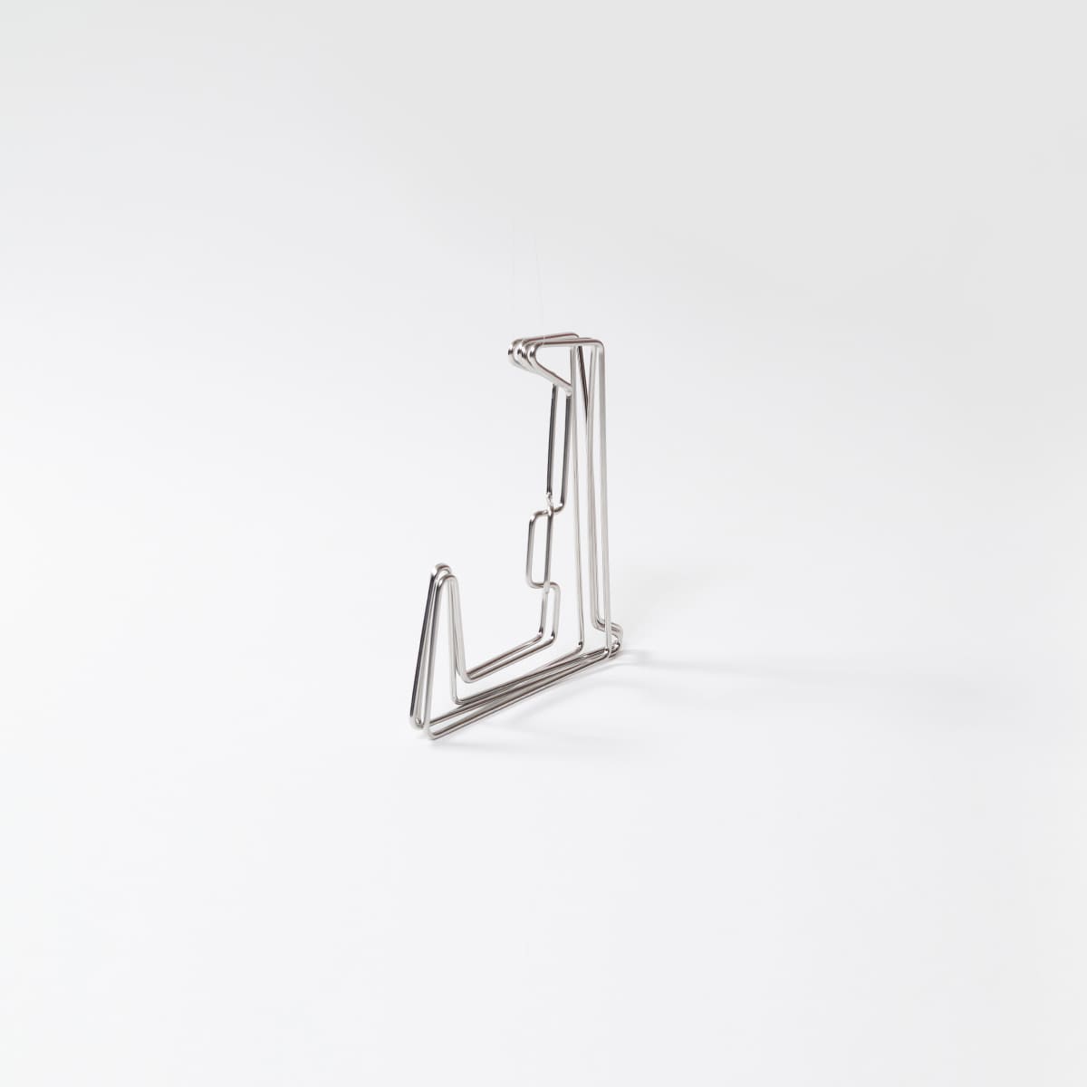 コンパクトになるまな板スタンド