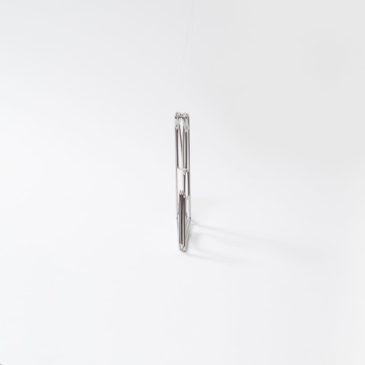 コンパクトになるまな板スタンド