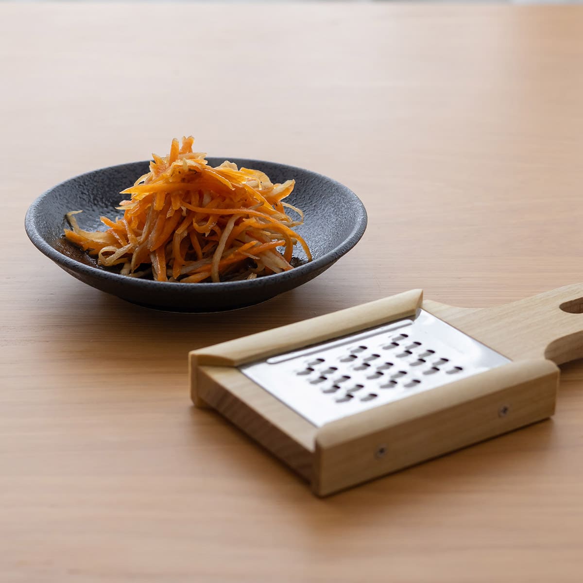 燕三条製 朴の木を使った手のひらささがきスライサー