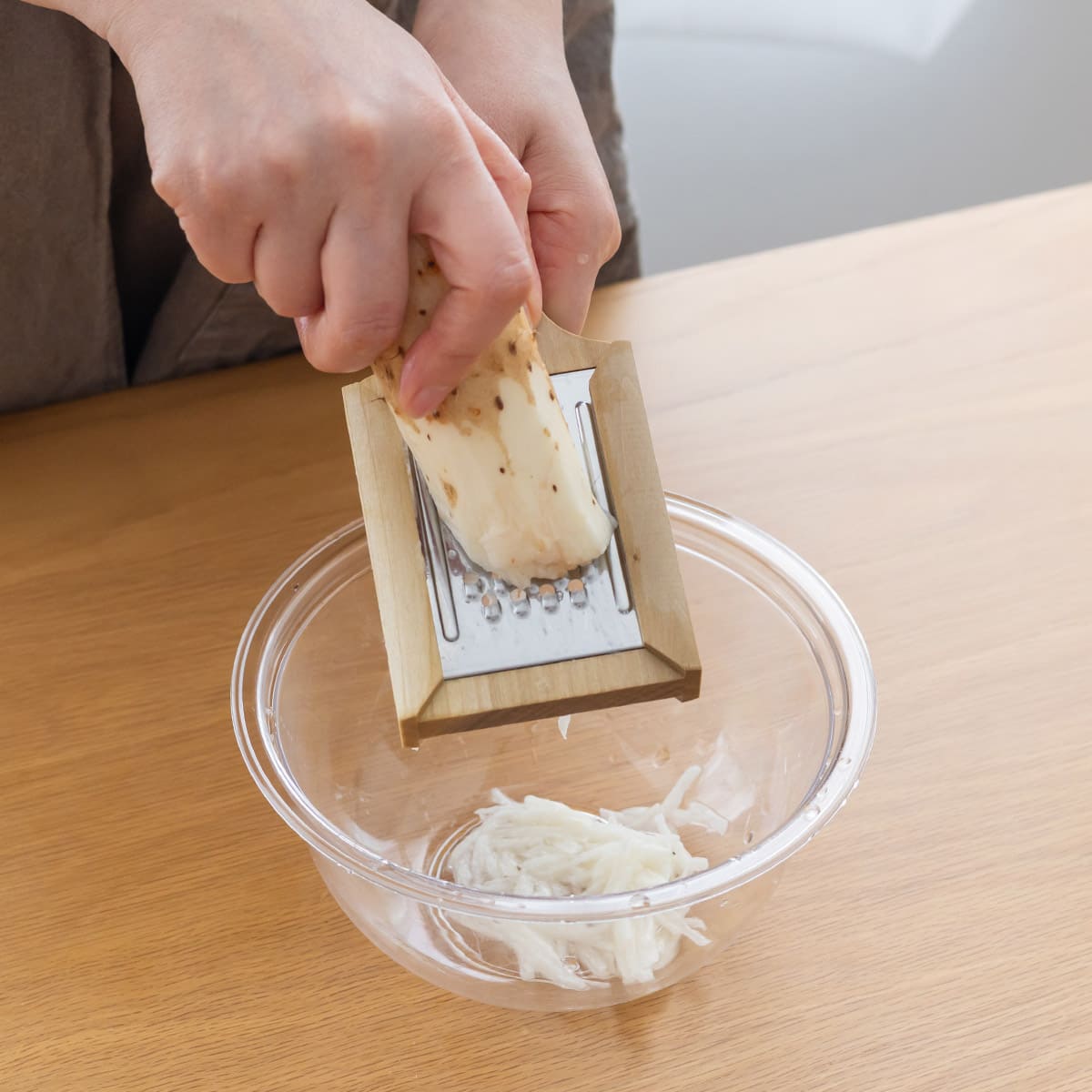 燕三条製 朴の木を使った手のひらささがきスライサー