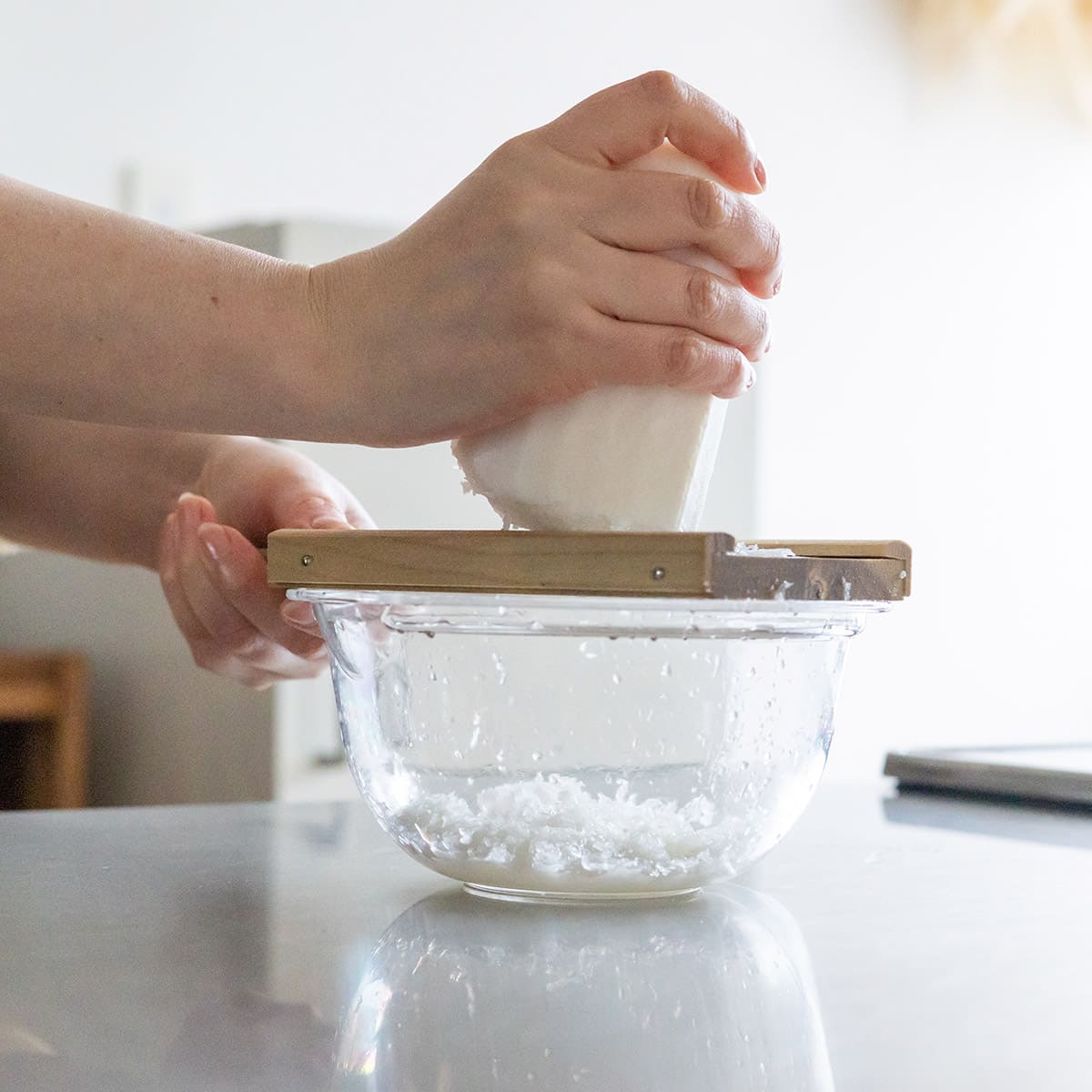 燕三条製 朴の木を使ったおろし器