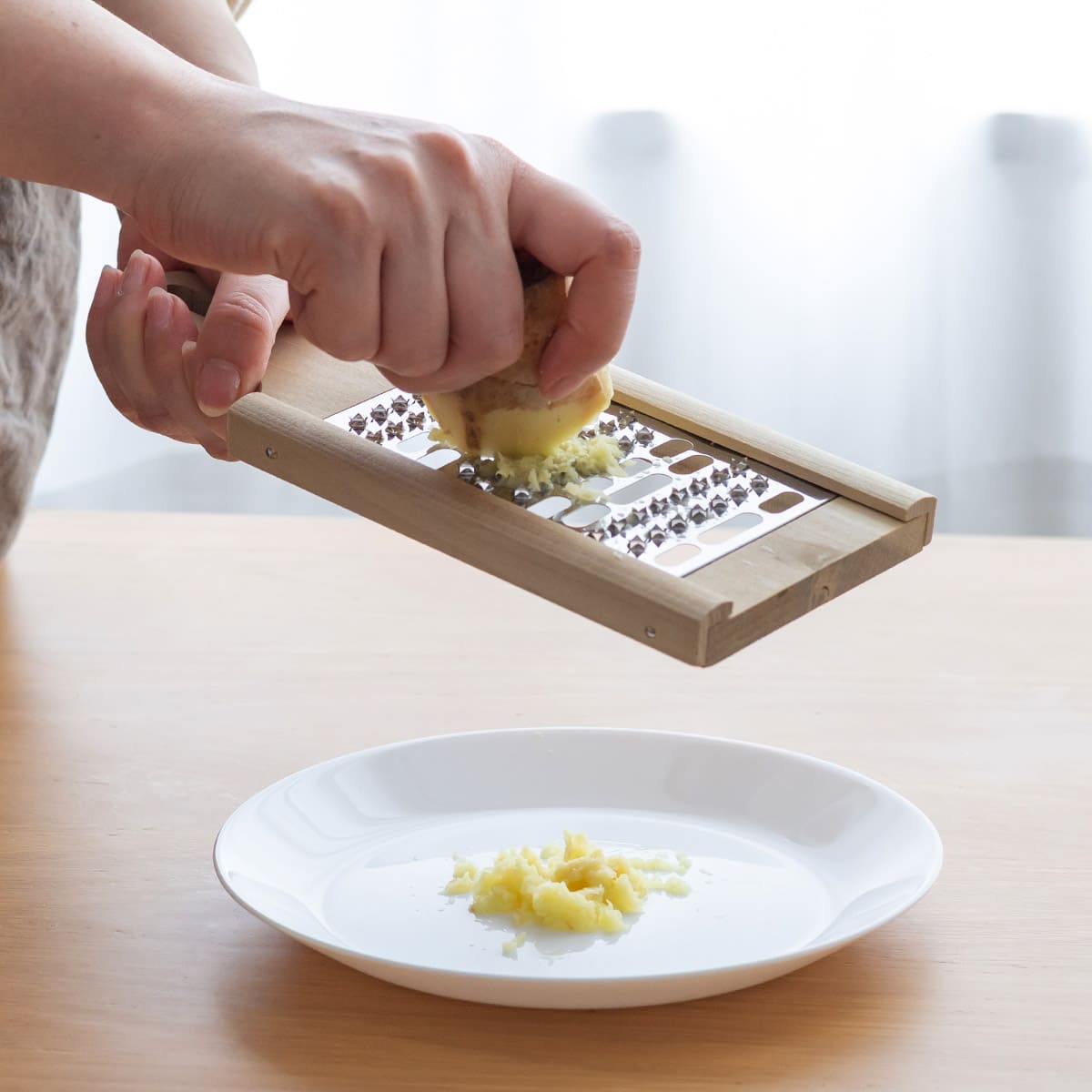 燕三条製 朴の木を使ったおろし器