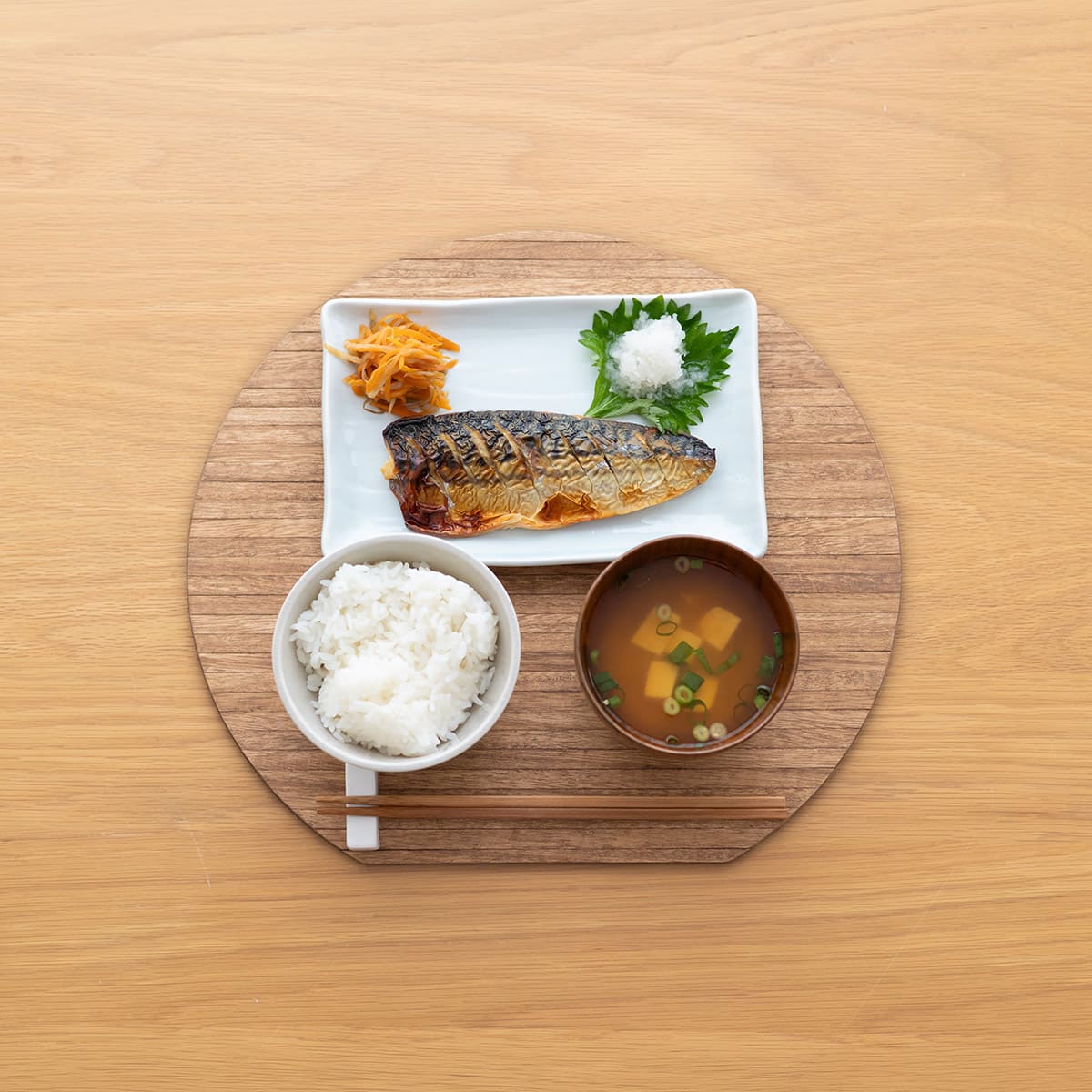 桐製 丸めて収納できる撥水プレイスマット 半月
