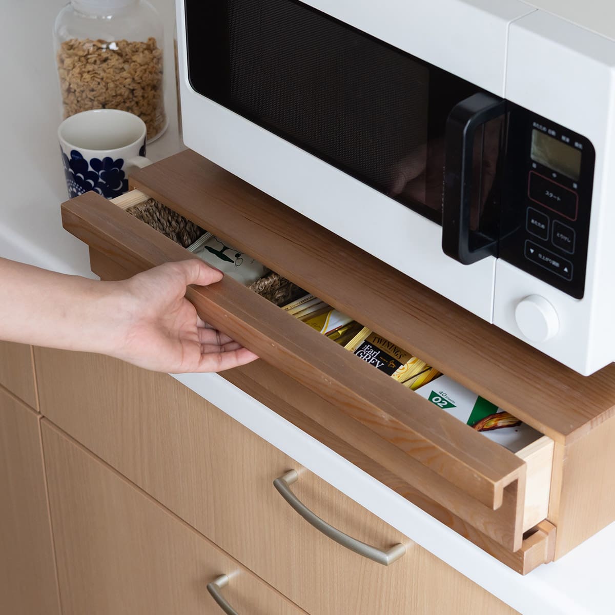 天然木のキッチン家電下ラックスライドテーブル