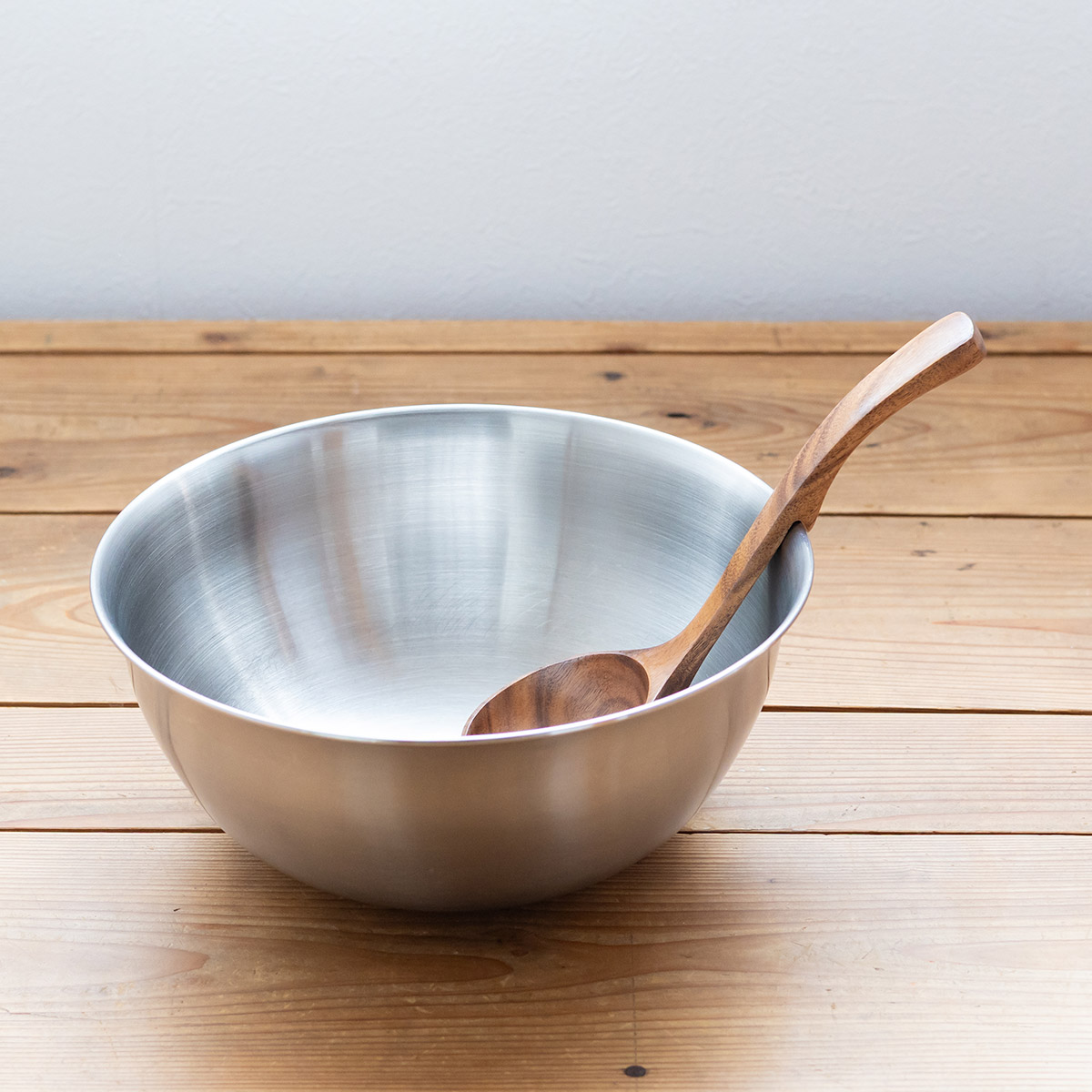 お鍋のフチに引っ掛けられる天然木のお玉 中