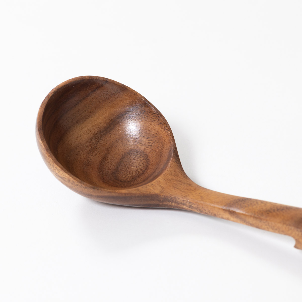 お鍋のフチに引っ掛けられる天然木のお玉 中