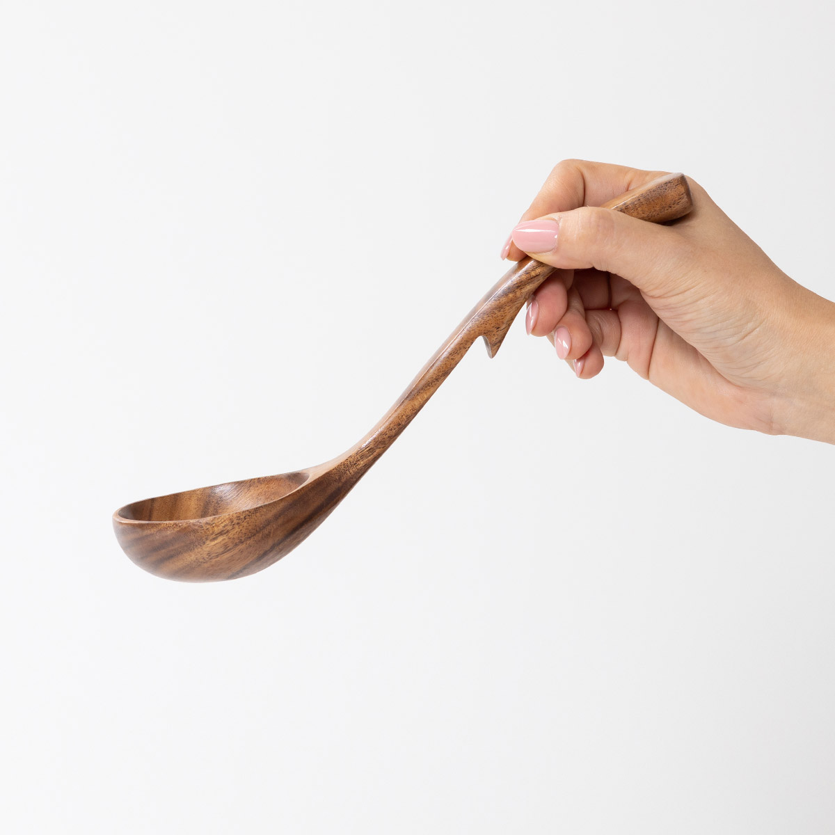 お鍋のフチに引っ掛けられる天然木のお玉 中