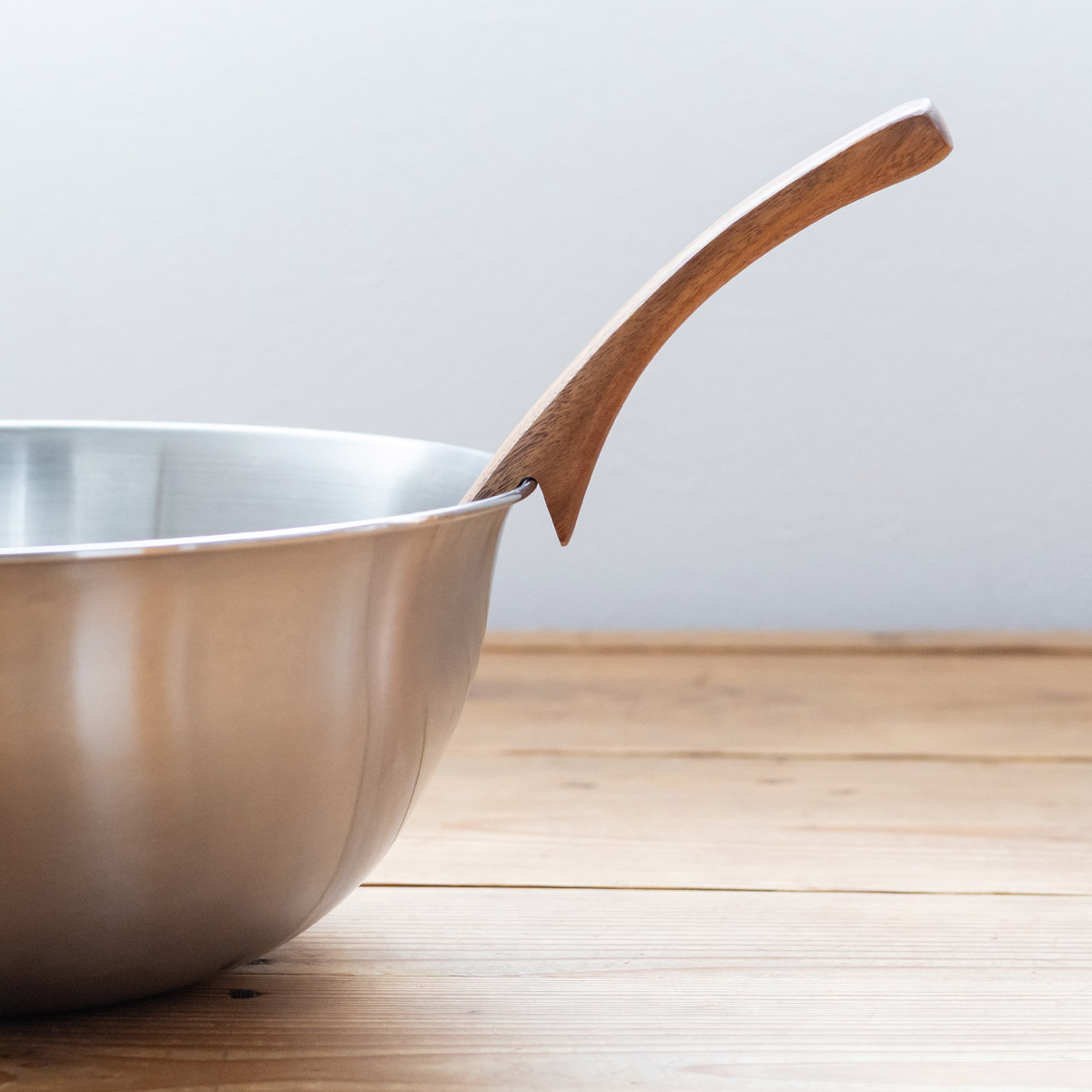 お鍋のフチに引っ掛けられる天然木のお玉 大