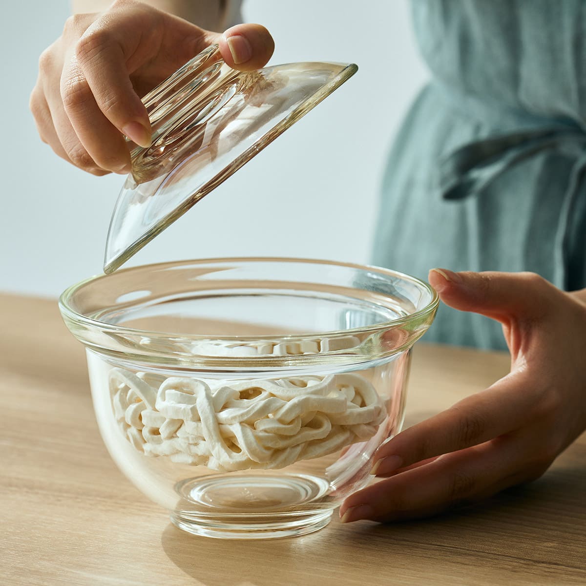 ガラスの丼鉢