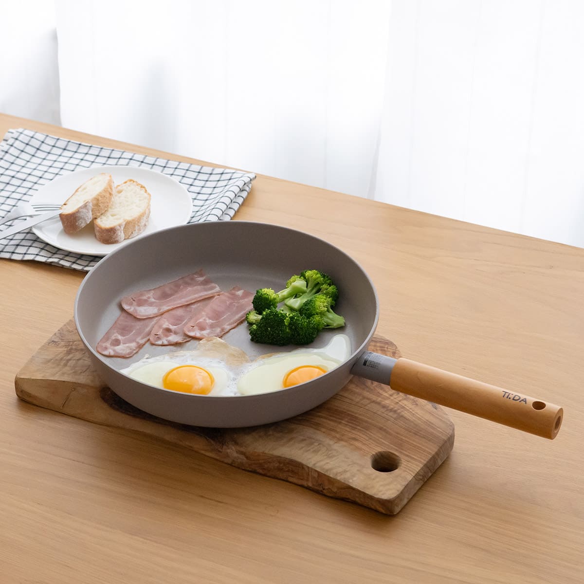 【TI:DA】チタン＆ダイヤコーティング28cmフライパン